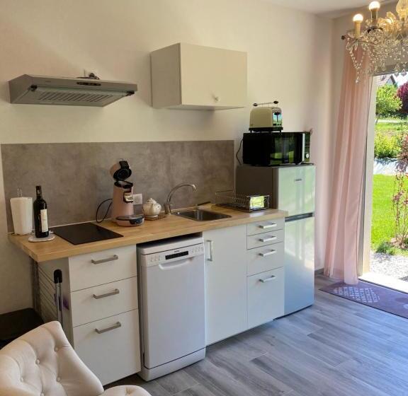 Студия Стандарт, La Combe Fleurie Appartements & Chambres