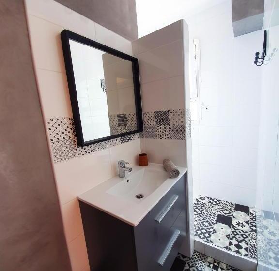 اتاق استاندارد چهار تخته, La Maison Bisca