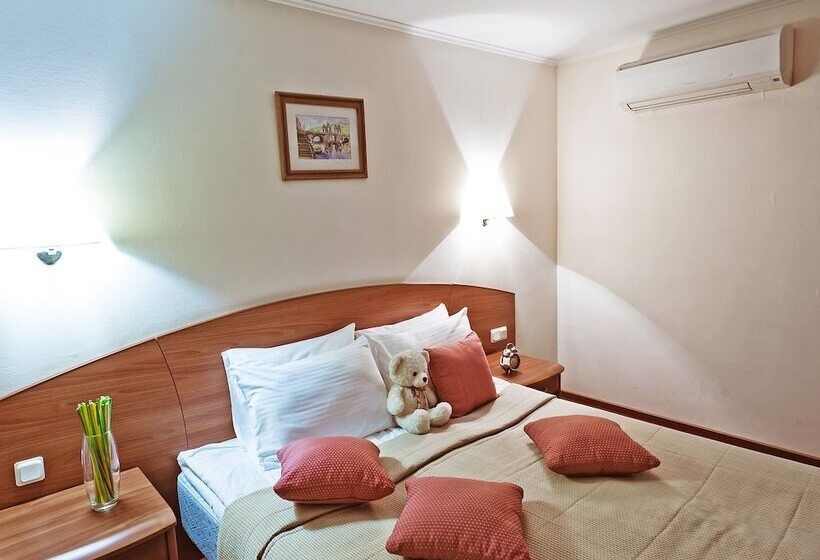Quarto Familiar, Art Hotel Karelia