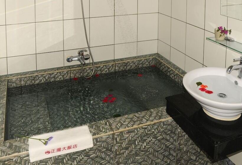 اتاق اکونومی, Jenq Yang Hotspring