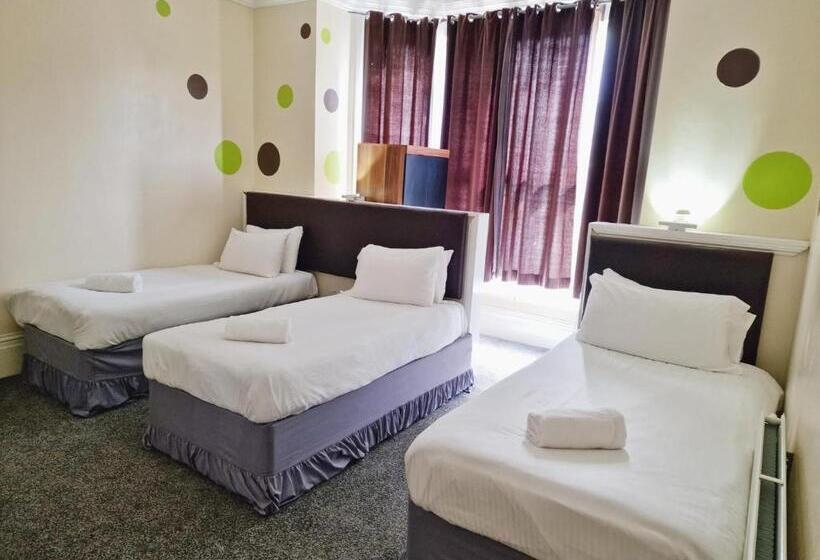 Номер Стандарт Трехместный, Portsmouth Budget Hotels   All Rooms Are En Suite