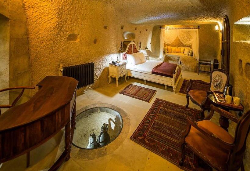 スーペリアファミリールーム, Maya Cave