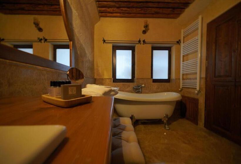 バルコニー付スイート, Maya Cave