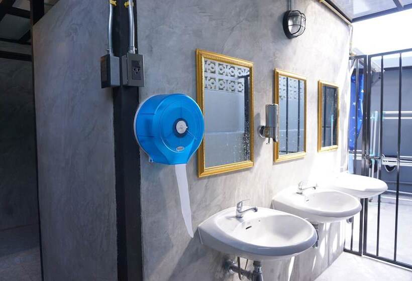 Кровать в Общей Комнате, Near Beach Hostel   Adults Only