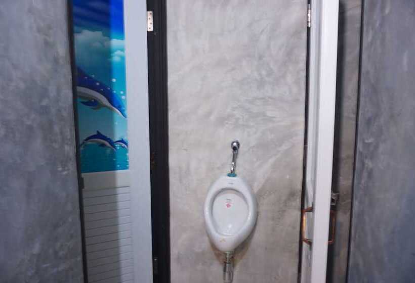 Кровать в Общей Комнате, Near Beach Hostel   Adults Only