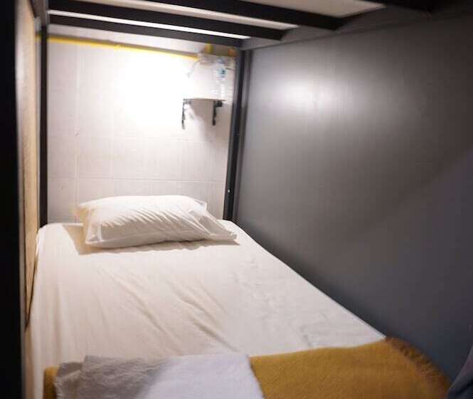 Кровать в Общей Комнате, Near Beach Hostel   Adults Only