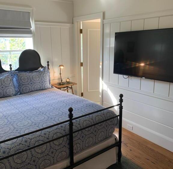 Номер Стандарт, Greydon House