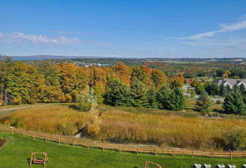 带2个双人床的标准工作室, Courtyard By Marriott Petoskey At Victories Square