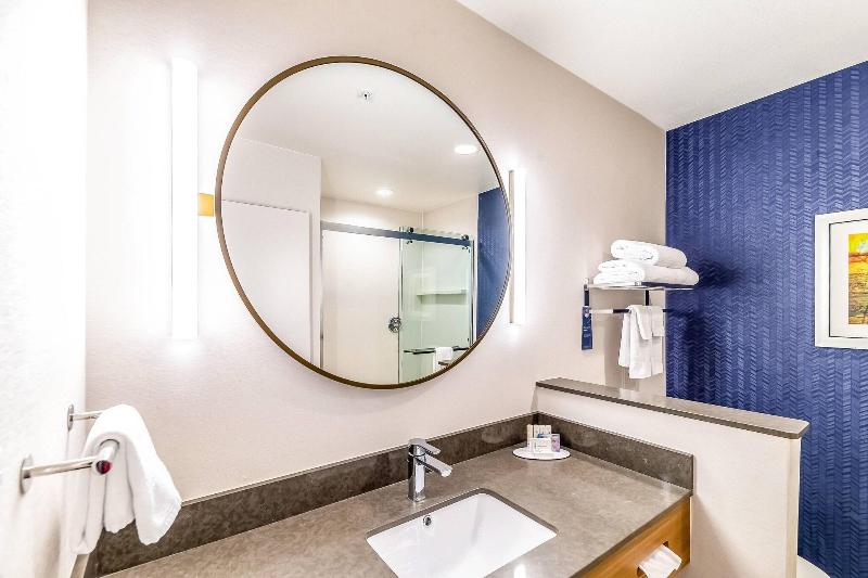 מיטת קינג בסוויטה, Fairfield Inn & Suites By Marriott Gainesville I35