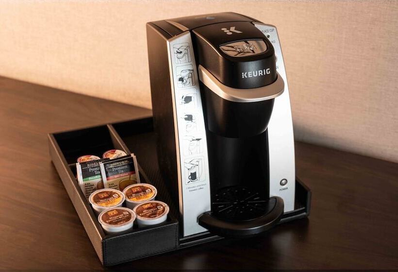 스위트, Holiday Inn Express   Boston South   Quincy, An Ihg