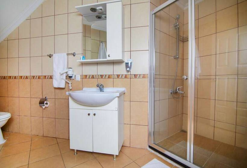اتاق استاندارد سه نفره, Dalyan Hotel Nish Caria