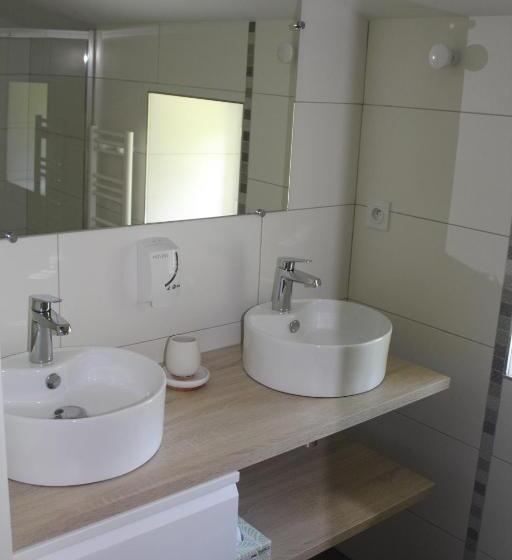 Четырехместный Номер Стандарт, Chambres D'hôtes Logis Charrier Le Petit Bignon
