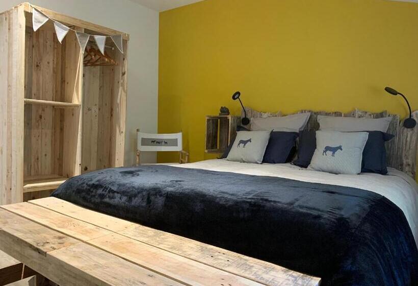 Четырехместный Номер Стандарт, Chambres D'hôtes Logis Charrier Le Petit Bignon