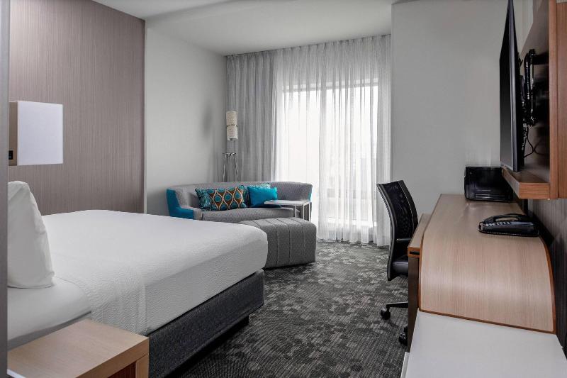 带大床的标准间, Courtyard By Marriott East Lansing Okemos