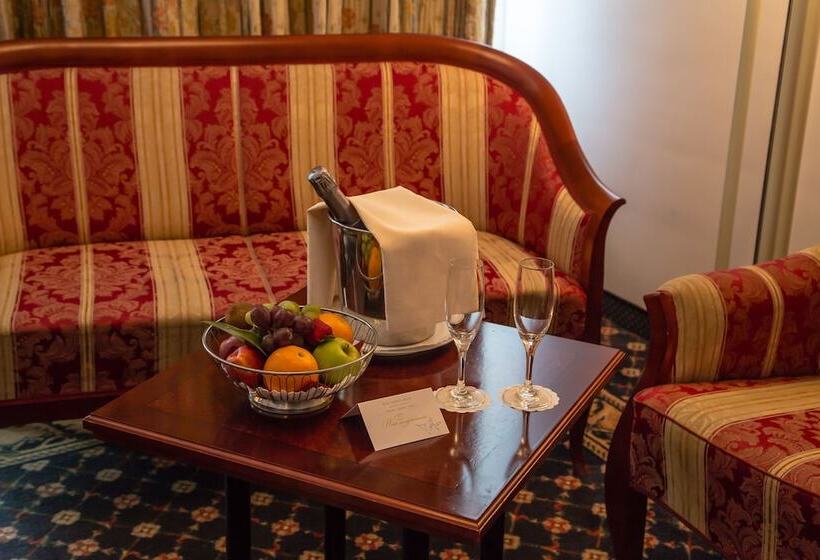 سوییت خانوادگی, Grand Hotel Bernardin