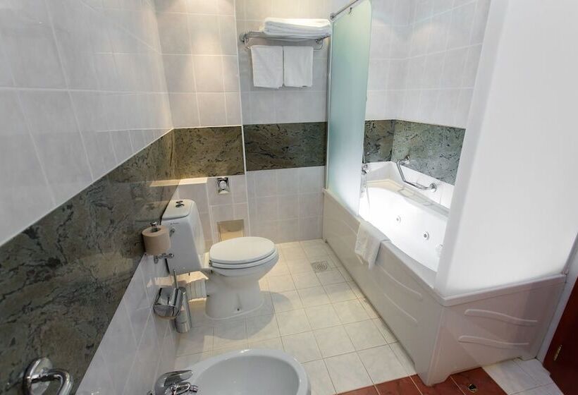 سوئیت اجرایی با چشم‌انداز دریا, Grand Hotel Bernardin