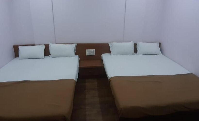 Четырехместный Номер Стандарт, Rajhuns Deluxe Lodging