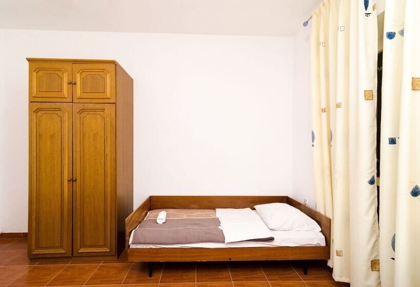 Четырехместный Номер Стандарт, Guest House Kiko