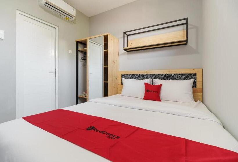 Номер Стандарт, Reddoorz Near Plaza Atrium Senen