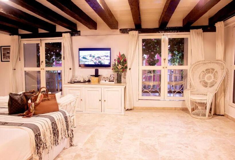 سوئیت با بالکن, Leones De Alba Hotel Boutique