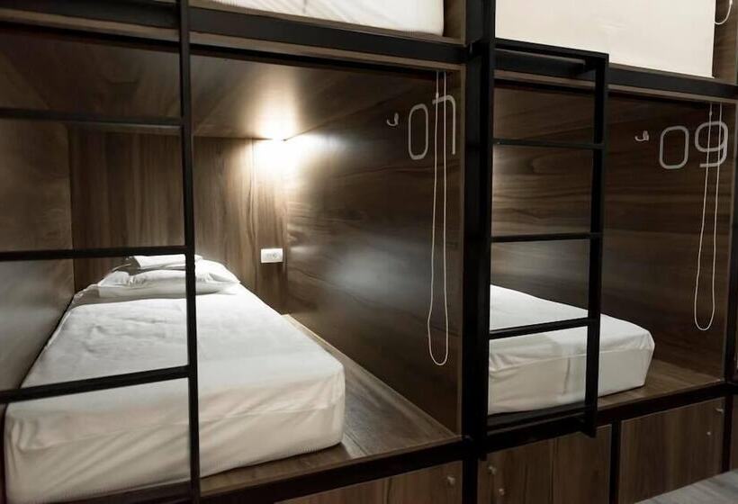 تختخواب در اتاق مشترک, Kumba Hostel