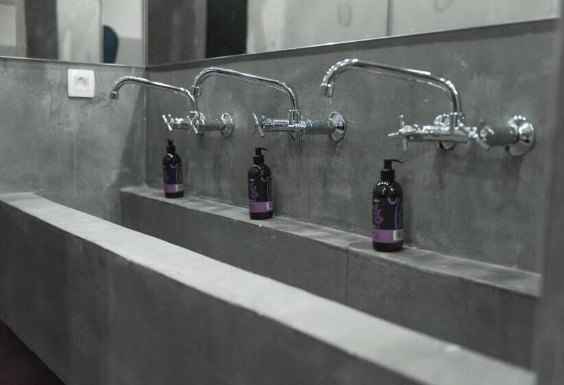 تختخواب در اتاق مشترک, Kumba Hostel