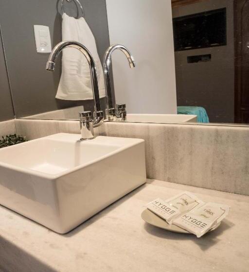 Suite com Varanda, Ref House Barra Da Tijuca