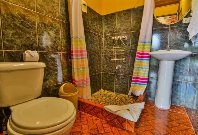 اتاق استاندارد با سرویس بهداشتی مشترک, Cabinas Vista Al Golfo