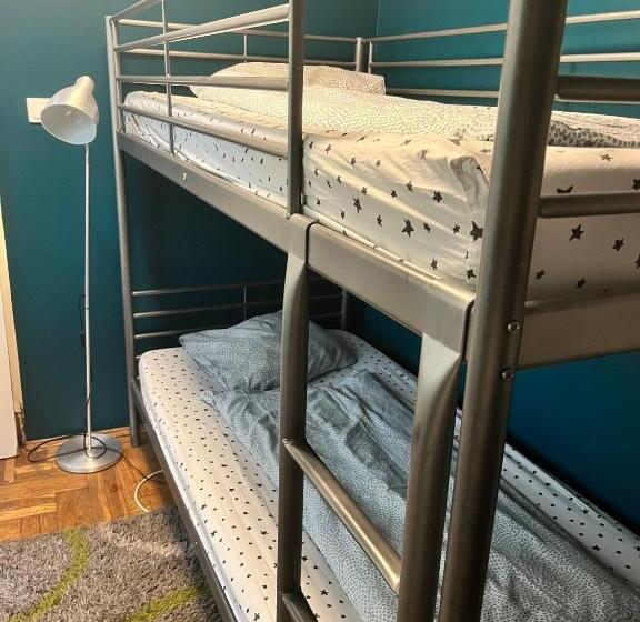 Номер Стандарт с Койками, 4 Couples & 4 Friends Hostel