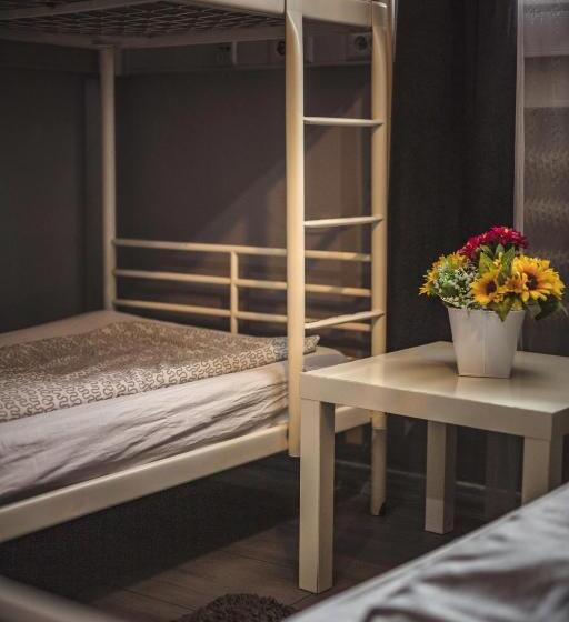 Четырехместный Номер Стандарт, 4 Couples & 4 Friends Hostel