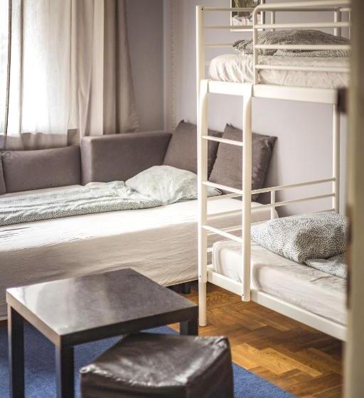 Семейный Номер, 4 Couples & 4 Friends Hostel