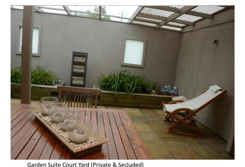 Люкс Вид на Сад, Southview Guest House