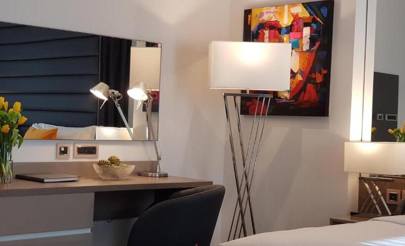 اتاق خانوادگی, Swissbelboutique Bneid Algar Kuwait
