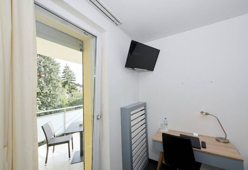 Номер Стандарт Индивидуальный с Балконом, Balegra City Hotel Basel Contactless Self Check In
