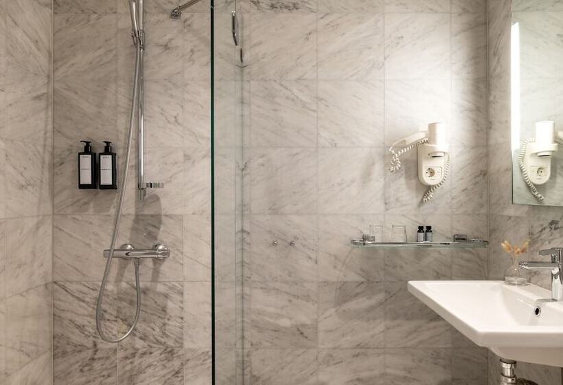 Семейный Номер, Elite Stora Hotellet örebro