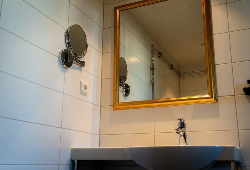 اتاق استاندارد یک نفره, Vänerport Stadshotell I Mariestad