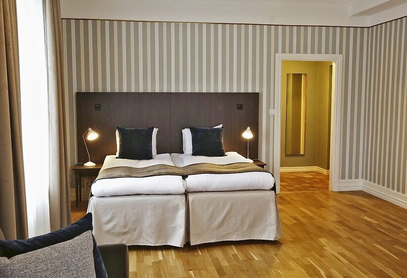 اتاق استاندارد چهار تخته, Skara Stadshotell