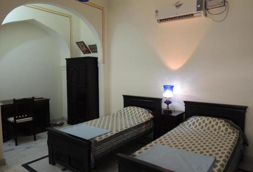 Номер Deluxe, Dhulagarh Heritage Palace Hotel Near Jaipur