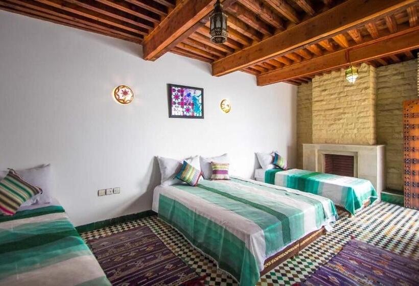 اتاق استاندارد چهار تخته, Dar Milouda Rcif