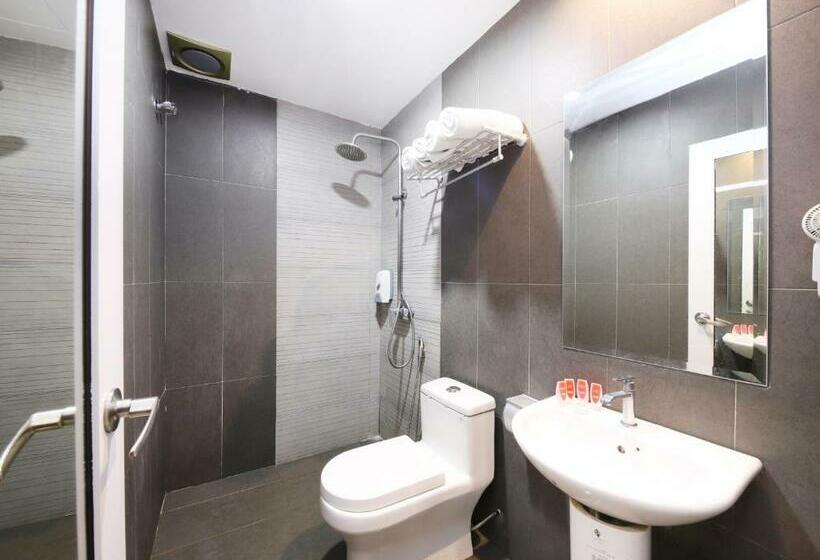 سوییت خانوادگی, OYO 763 Tazara Hotel