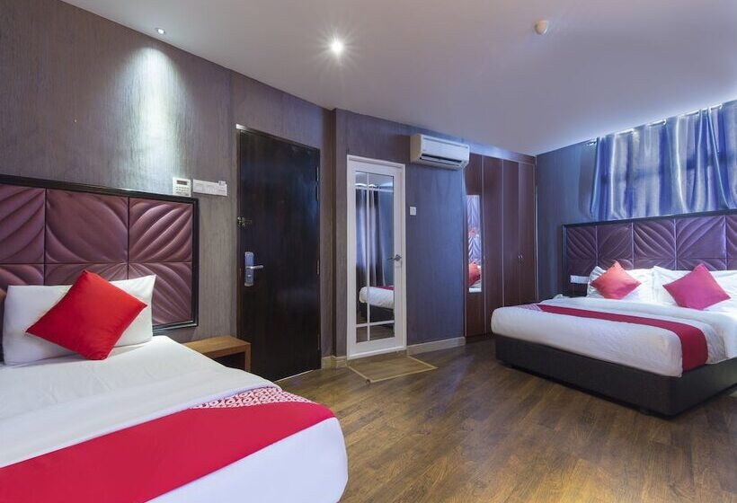 اتاق لوکس سه تخته, OYO 763 Tazara Hotel