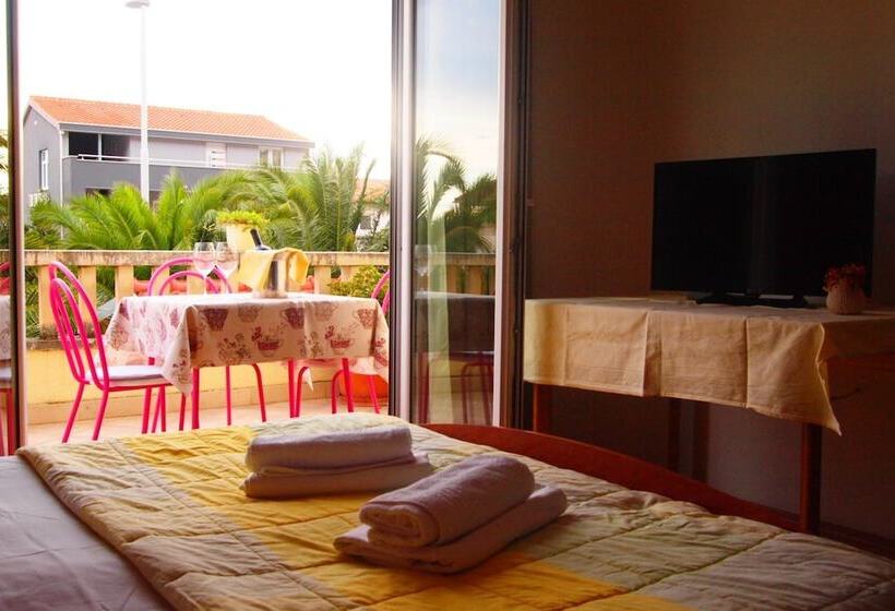 Estúdio standard com Terraço, Apartments Dany