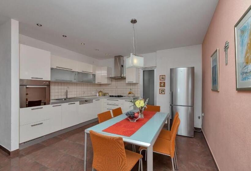 Apartamento Deluxe 2 Quartos, Apartments Dany