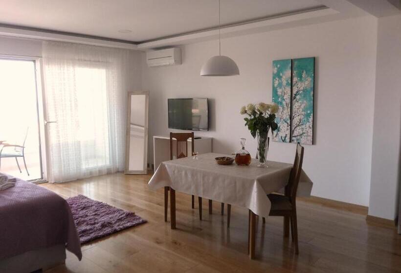 Escritório Deluxe, Apartments Dany