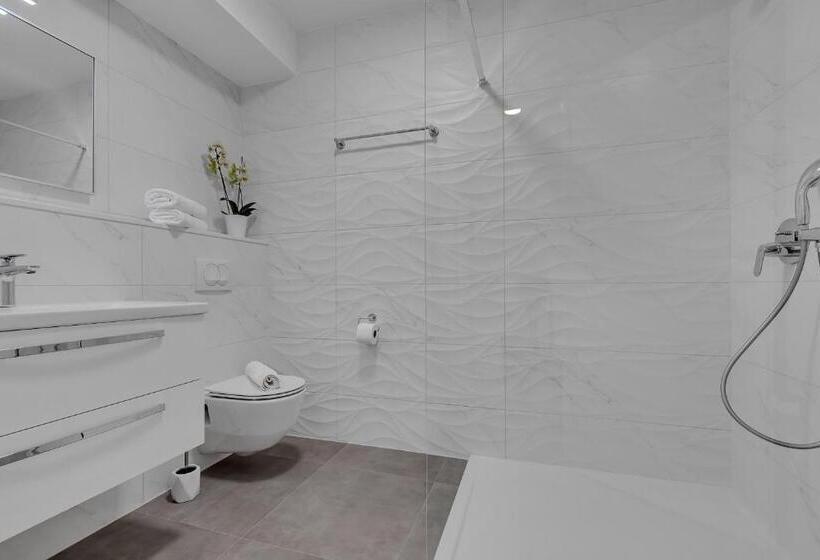 Apartamento 1 Dormitório com Vistas, Apartments Dany