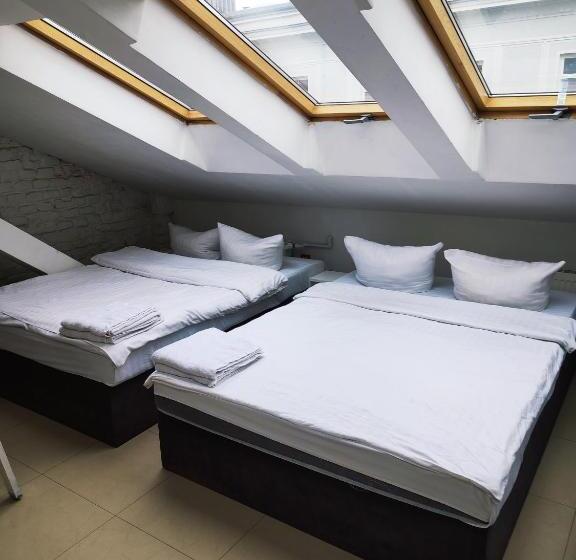 Четырехместный Номер Стандарт, Hoża Apartments And Rooms