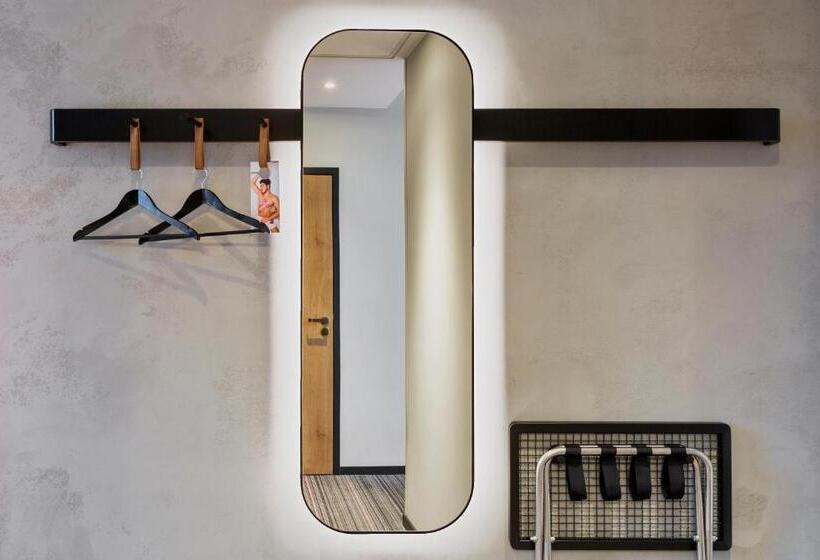 غرفة قياسية, Moxy Warsaw Praga