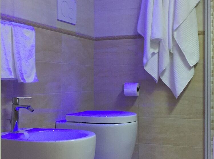 Номер Стандарт Трехместный, Grand Hotel Royal
