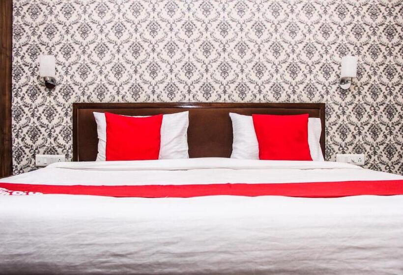 Quarto Triplo Deluxe, Collection O Chawla