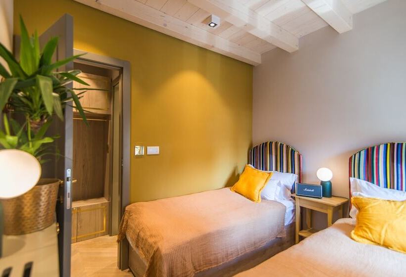 Deluxe Suite Sea View, The Melegran